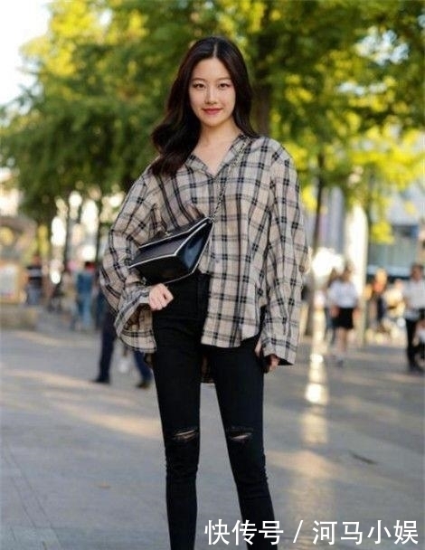 优雅时尚的街拍靓丽闪耀的美女,烘托出小姐姐魅力十足