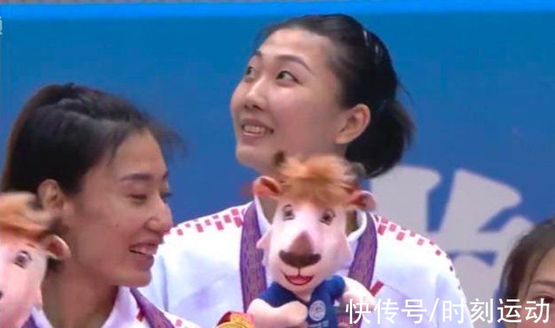 李盈莹|恭喜中国女排新王登基？李盈莹夺冠胜之不武，没袁心玥难赢张常宁