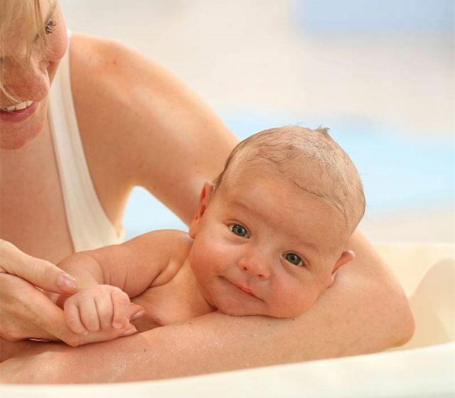 发育|宝宝几个月能翻身、会爬、走路、说话 赶紧对照下!