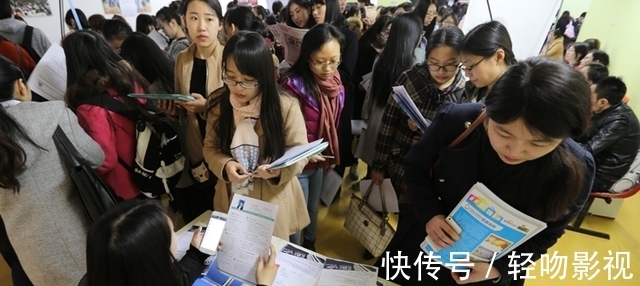 国外留学|“洋学历”再引争论，上海公务员下发招聘条件，留学生要看清现实