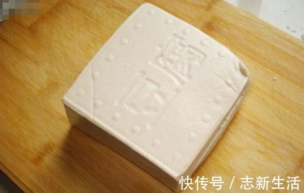 自来水|天热，吃不完的豆腐别放冰箱，教你个土方法，放一周不发粘不发酸