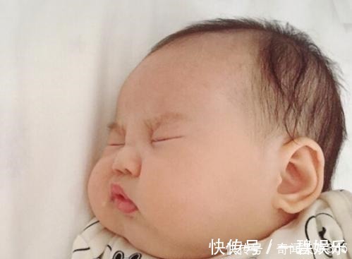 脐带|新生儿“超嫌弃”表情包火了,一个比一个戏精,父母一脸无奈笑翻