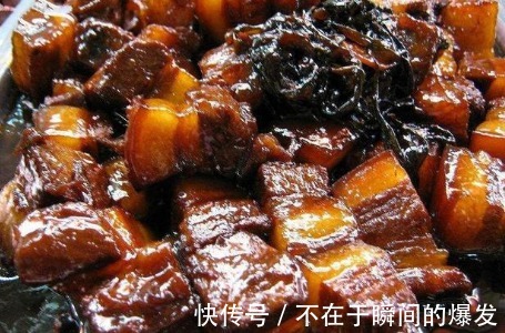 做红烧肉，别再加料酒炖！再加这2料，肉质软烂不油腻，红而透亮