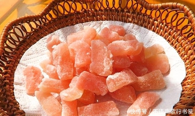吃完|吃完的柚子皮千万别扔,教你做成糖,晶莹剔透,甜蜜可口,超好吃