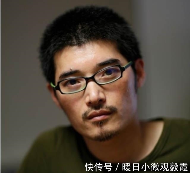 浮红@蔡杰与齐白石PK樱桃画,吃剩的卖了2408万,浸水的只值195万,为啥