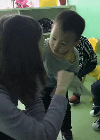 |搞笑GIF:我都不敢这么p,她却敢这么长!
