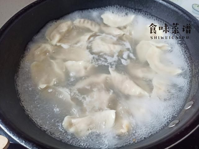 秋天包饺子,还是这菜调馅好吃,鲜嫩营养又多汁,大人孩子都爱吃