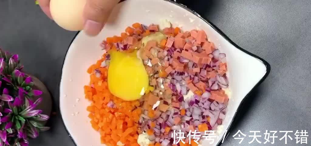 炸豆腐蔬菜丸子，外酥里嫩不回软，吃多不上火，咬上一口满嘴留香