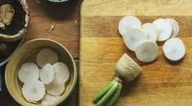 幽门螺杆菌遇到了“死敌”,每天喝几口,胃病和口臭全赶跑