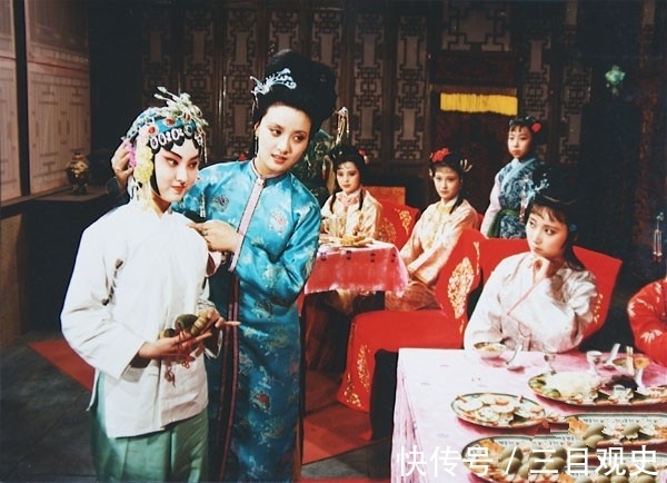 贾宝玉&红楼梦里真正没有奴性的女孩,比晴雯活得更清白