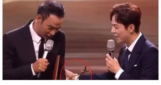 何炅|可以寫進(jìn)教科書的主持人“救場”，何炅機(jī)智解圍