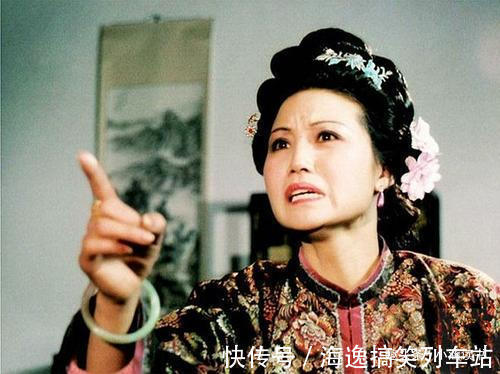 贾宝玉@薛宝钗和林黛玉谁是贾政想要的儿媳妇?赵姨娘:你看我钻谁的屋