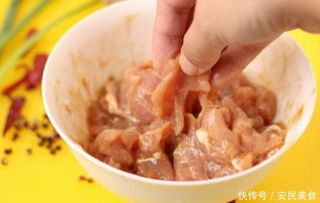 教你做爽滑的水煮肉片，方法配料告诉你，在家轻松搞定