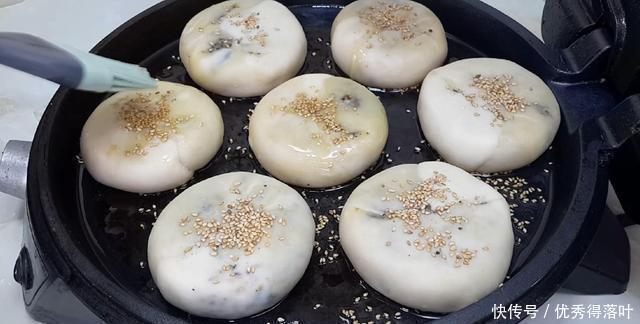 油酥|烧饼这样做才香酥，锅里烙一烙，比买的还好吃，咬一口就香酥掉渣