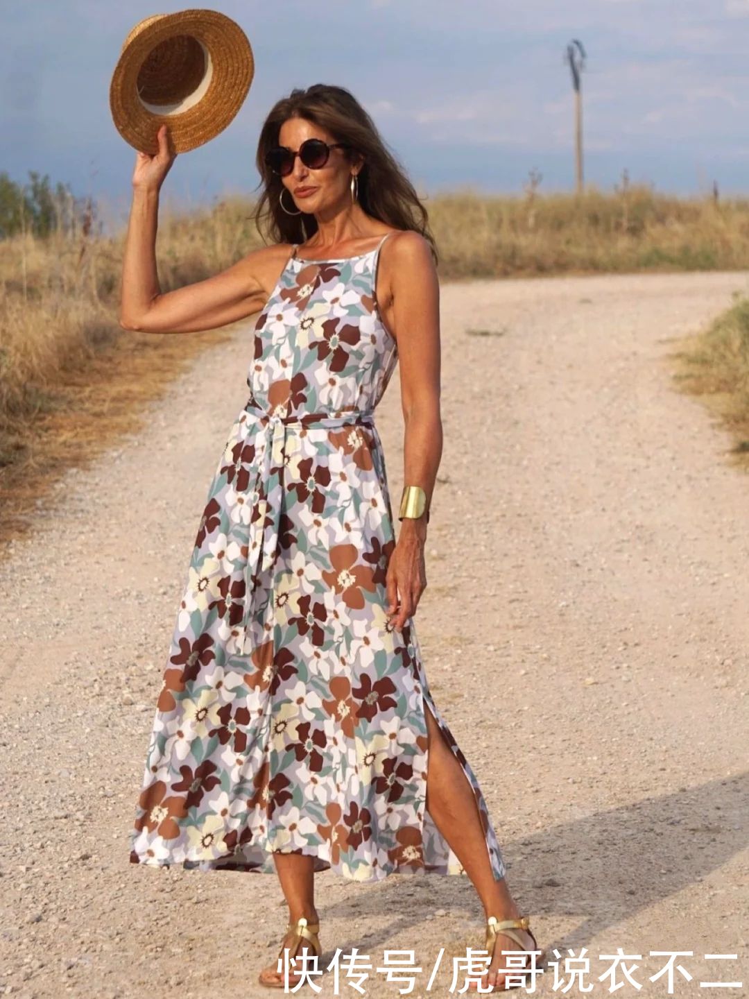 模特|懂搭配的女人不显老，不信瞧这位西班牙奶奶，年过半百比模特还潮