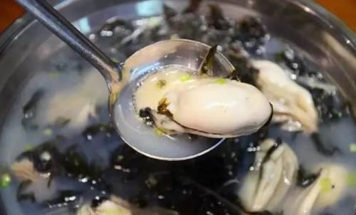 为什么不把生蚝的壳去掉，直接炒肉不是更好吃吗？而是连壳一起烤，还不入味？