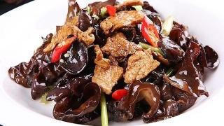 入锅内|肉末木耳,直接下锅就错啦,难怪不脆不入味,大厨这样做才对