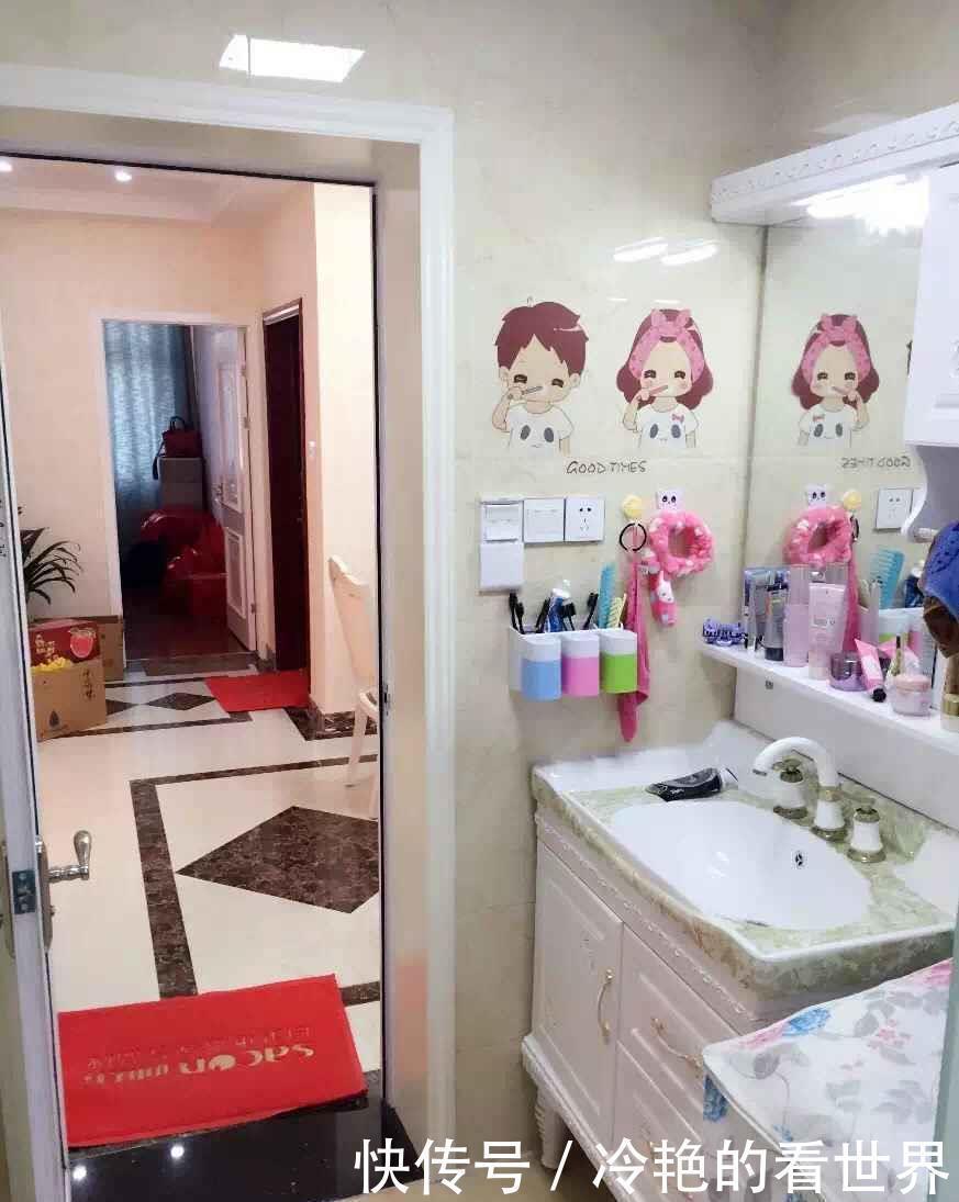 衣柜|晒晒姐姐住了一年的新房,头次看到衣柜里藏了个卫生间,太尬了
