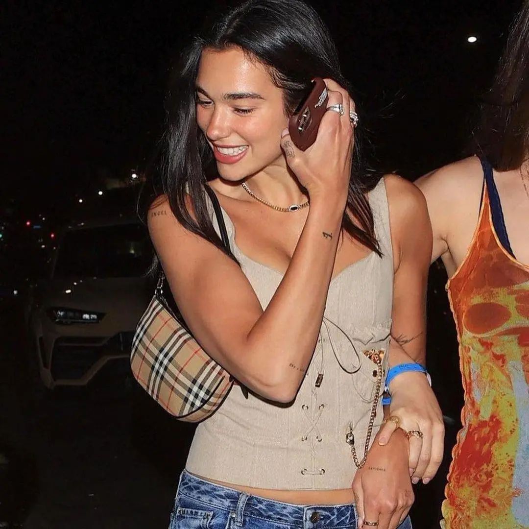 辣妹轮番示范，这几件吊带你可以闭眼入了|教你美 | mccartney