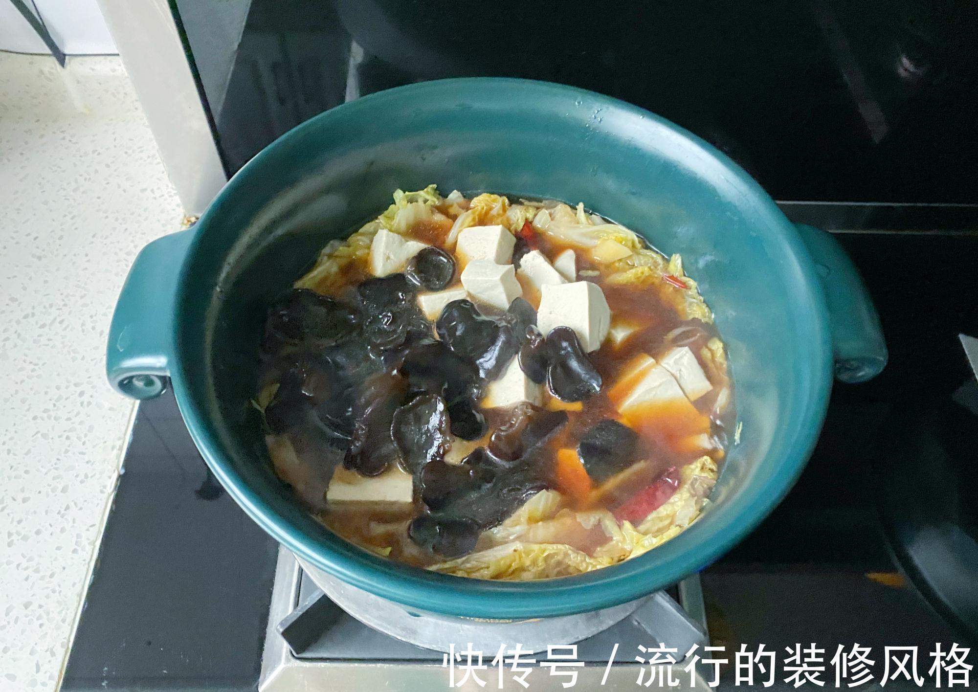白菜豆腐煲怎么做好吃?先放豆腐还是放白菜?简单2步入味又好吃