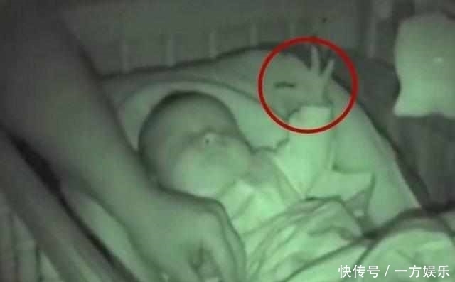 夫妻俩|夫妻半夜起来给孩子盖被子,无意中发现一个神奇的现象!