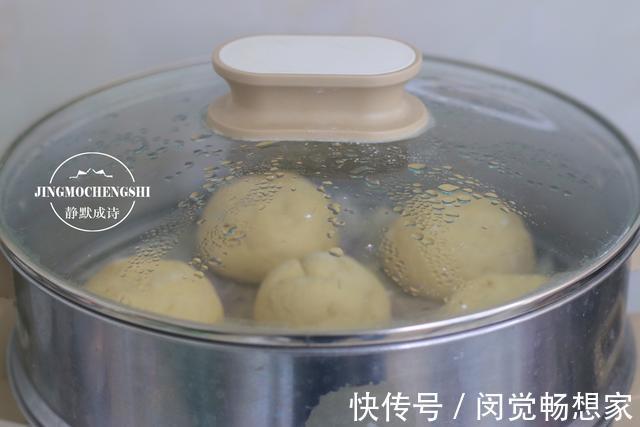 夏天就喜欢蒸开花大馒头，放把红糖和坚果，香甜好吃，家人都爱