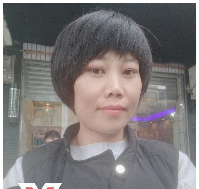 腮部 女人50以后，最好避开这4款发型，第1款显老、第2款显胖，认准了