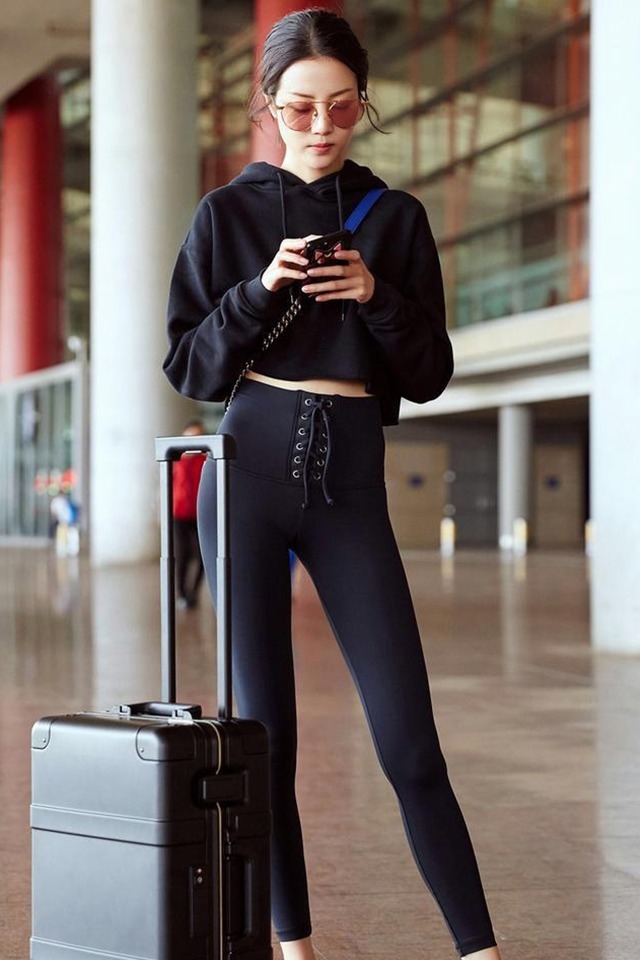 身材 丰润标致的打底裤优雅女孩,好穿又百搭