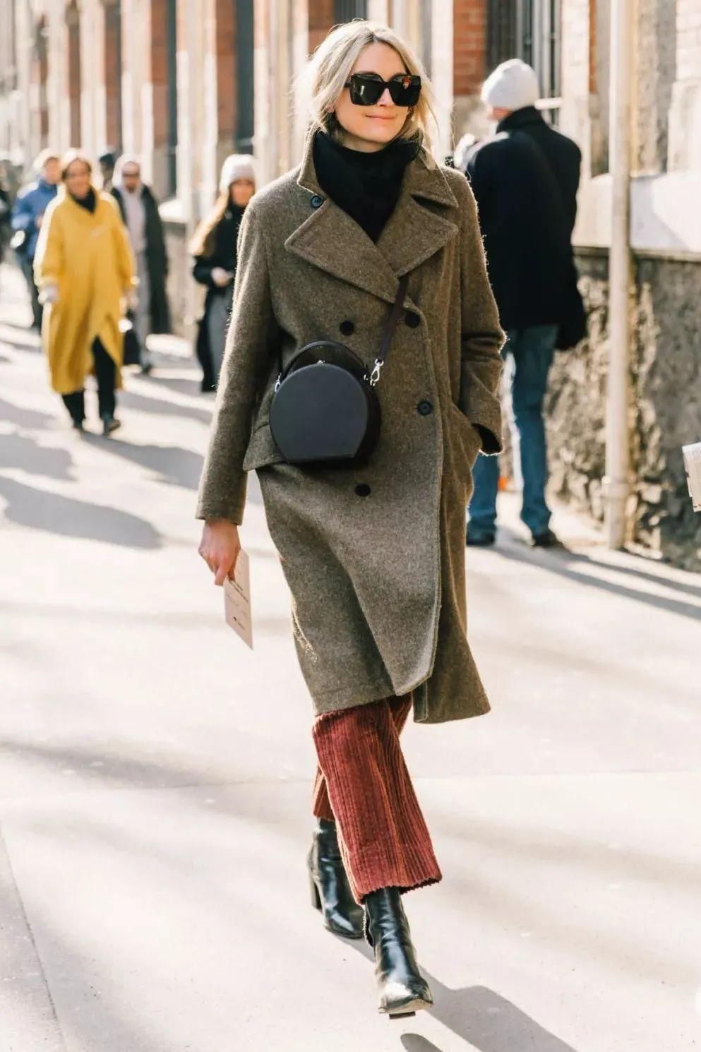  搭配大衣|你穿大衣+靴子的样子，真的时髦极了！