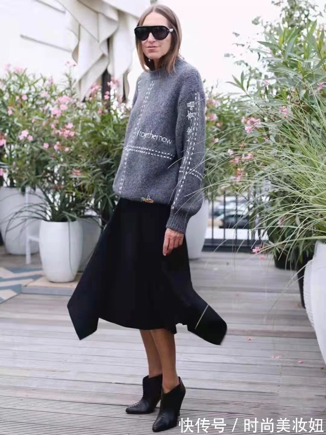 穿搭|这才是50岁女人该学的穿搭,简约高级又体面,年纪越大越气质