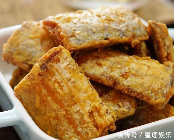 炸带鱼,挂面糊用淀粉还是面粉?学会这个做法,带鱼又香又酥脆