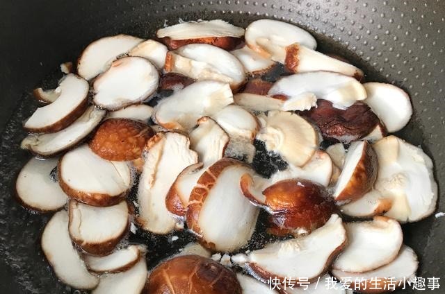 香菇和它一起炒,开胃解馋特过瘾,绝对让你多吃几碗米饭