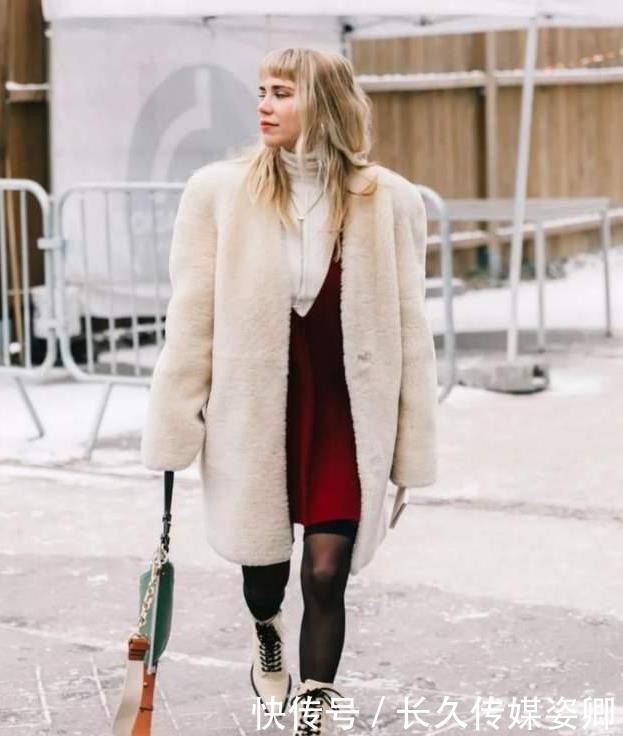 时尚|冬季摇粒绒外套不好穿?不急与靴子搭配起来,简单时尚又洋气