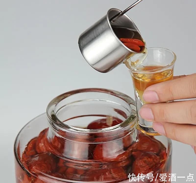  泡制|泡制药酒用多少度的白酒合适？