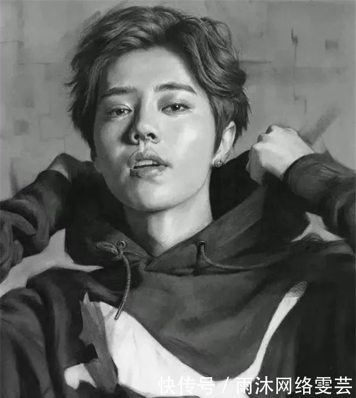 张雨|年轻人画张雨绮戏水素描,放大16倍后,网友:这画比单反还牛