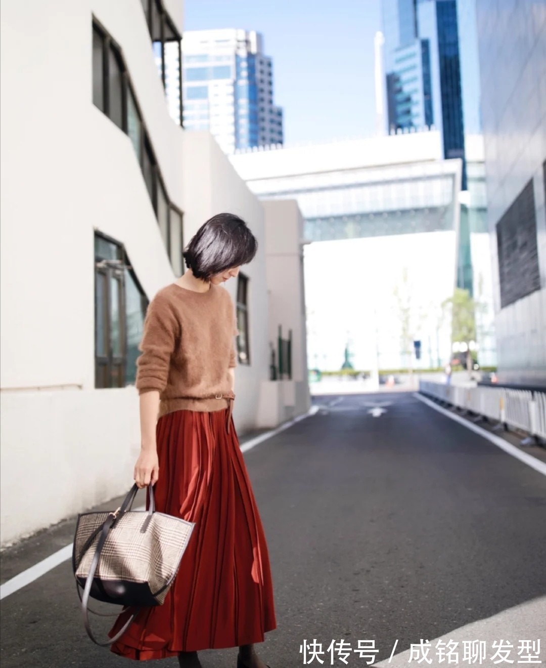 衣柜 女人到了五十来岁,衣柜里要有几件红色单品,洋气明艳又有女人味