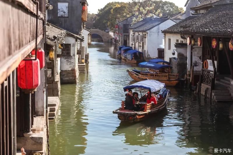 老年|走进富有年味的周庄