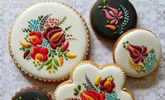 做出|一双巧手,做出童话般的翻糖饼干,看完你会舍不得吃网友称太美
