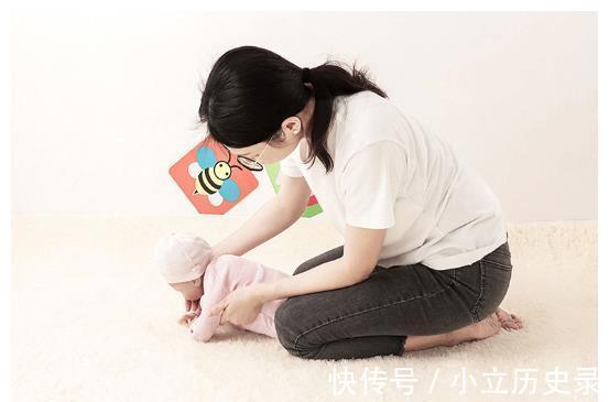 宝宝|如何训练宝宝抬头?可知宝宝头部控制时间表?如何训练宝宝翻身?