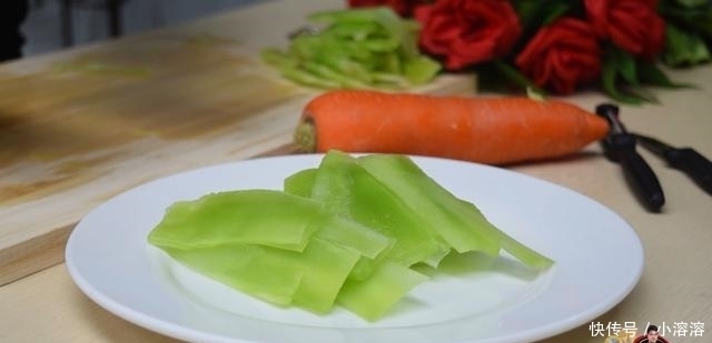 简单|莴笋拌木耳最好吃的做法,配方简单又美味,看看你喜欢吃不?