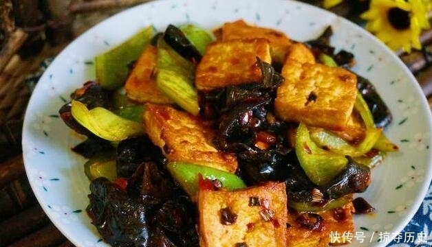 十足|豆腐这样做比肉还好吃,鲜辣十足,最适合在夏天当下饭菜