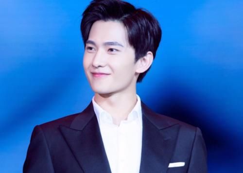 又一部侦探综艺来袭，杨紫为常驻嘉宾，两大军艺校草齐相聚