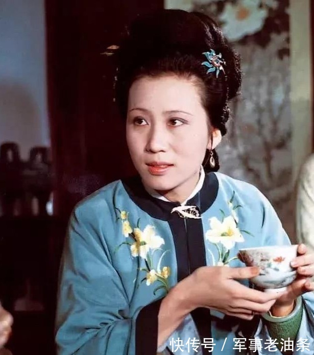 林黛玉@宝钗在荣国府过着什么日子?不可能受到疼爱,同样风刀霜剑严相逼