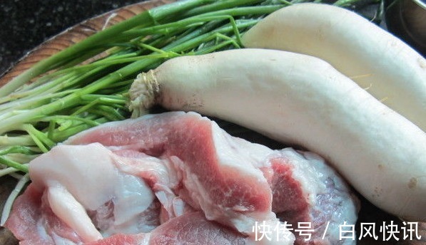 调萝卜馅时,别用盐杀水或者焯水,教您一招,饺子鲜嫩多汁营养足!