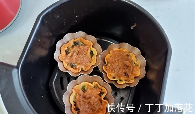 随手做个小吃，金黄酥脆香喷喷，不蒸不煮太简单，10分钟出一锅！