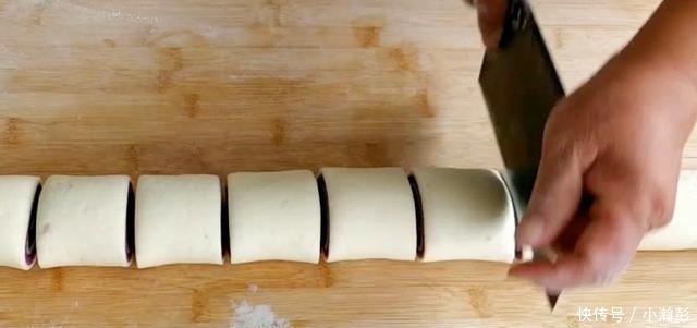 双色|农村妈妈教你做紫薯双色馒头,香甜松软,一顿吃5个不够!