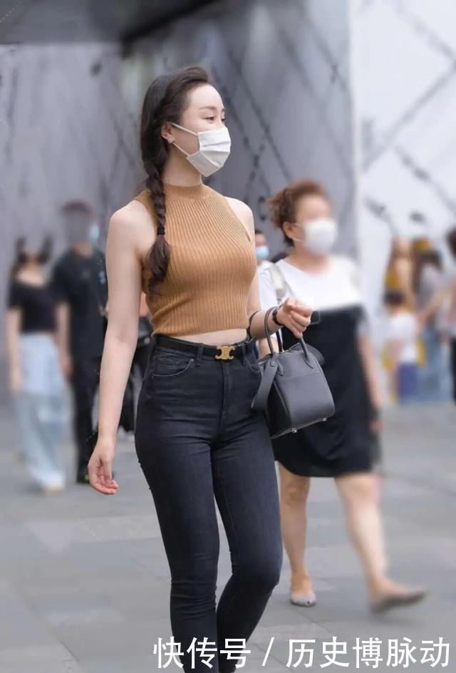 针织衫|潮流个性的打底裤穿搭彰显一丝活力,轻盈舒适又优雅,充满童趣