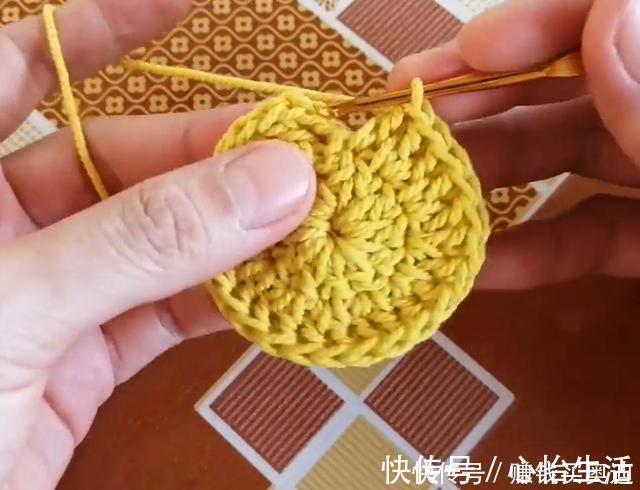 茶桌加只小毛线垫，档次提一大截，只要5分钟就钩织完
