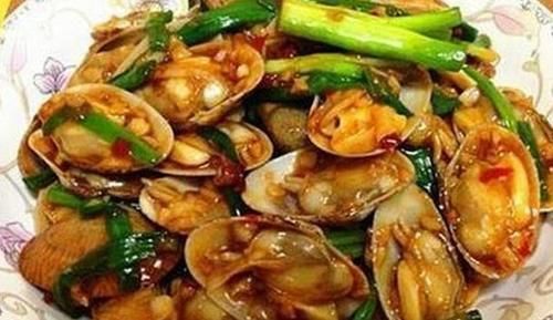 美食推荐：蒜香炒花甲，红烧蘑菇，韭菜肉末炒平菇，栗子焖杏鲍菇