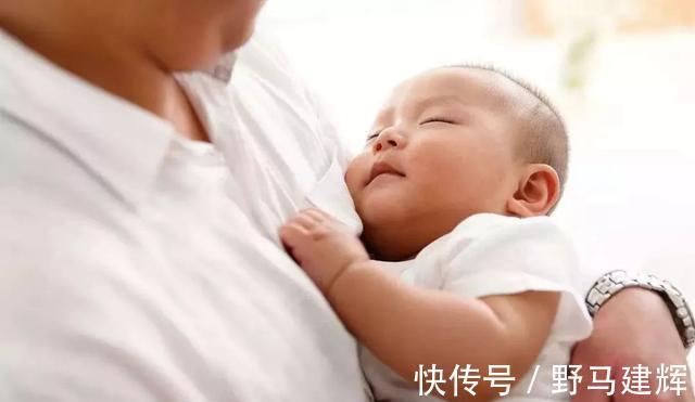 母亲|经常抱的宝宝,和经常躺的宝宝哪个更健康?医生直言:差距很明显